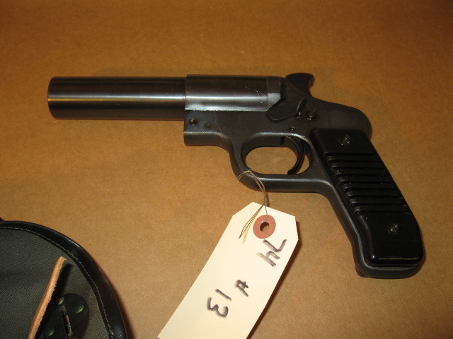 lot 13 image: M57 Flare Gun