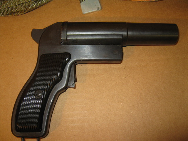 lot 15 image: 1977 Flare Gun