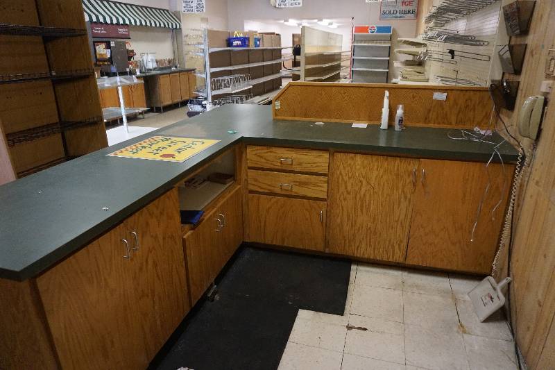lot 16 image: L Shaped Retail Counter Top and Cabinet Check Out Work StationDesk