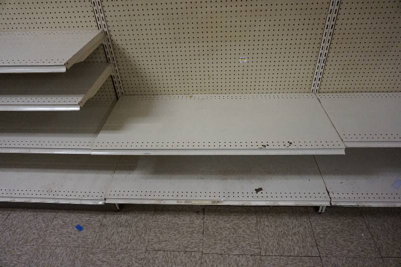 lot 18 image: Metal Retail Display Shelving Unit