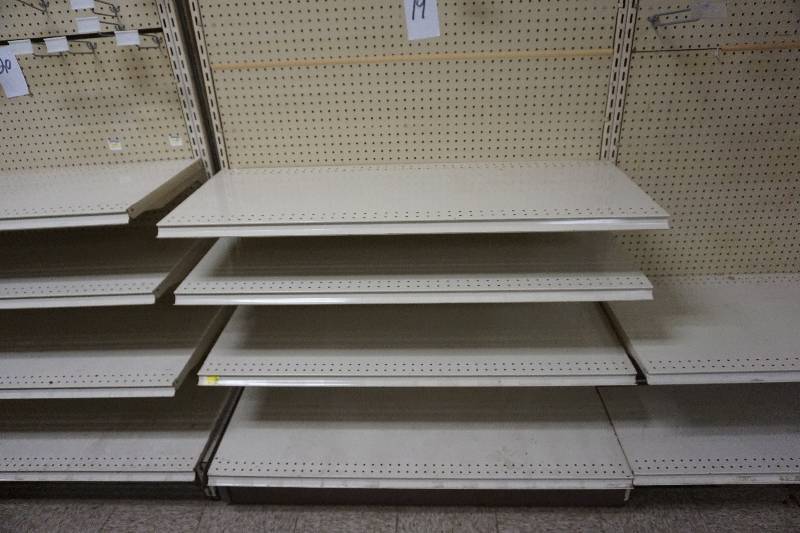 lot 19 image: Metal Retail Display Shelving Unit