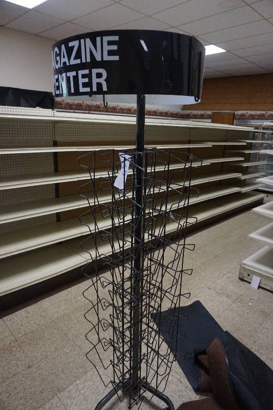 lot 32 image: Wheeled Metal Retail Magazine Storage Rack
