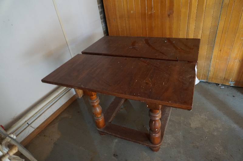 lot 47 image: Wood Mahogany Finished Kitchen Table