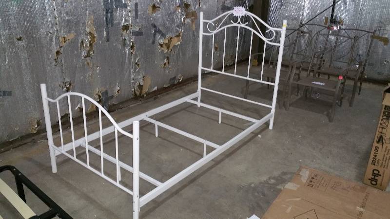 lot 172 image: Twin Metal Bed - White