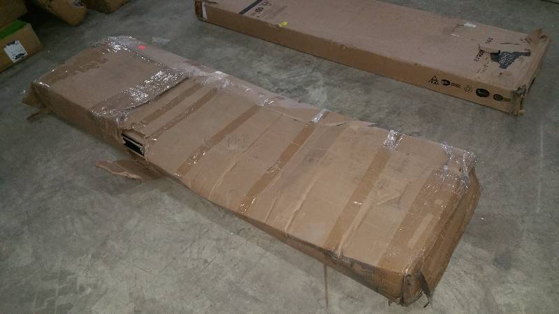 lot 201 image: Platform Bed w Moulding - Black