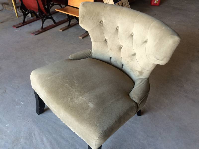 lot 260 image: Like New High Quality Accent Chair