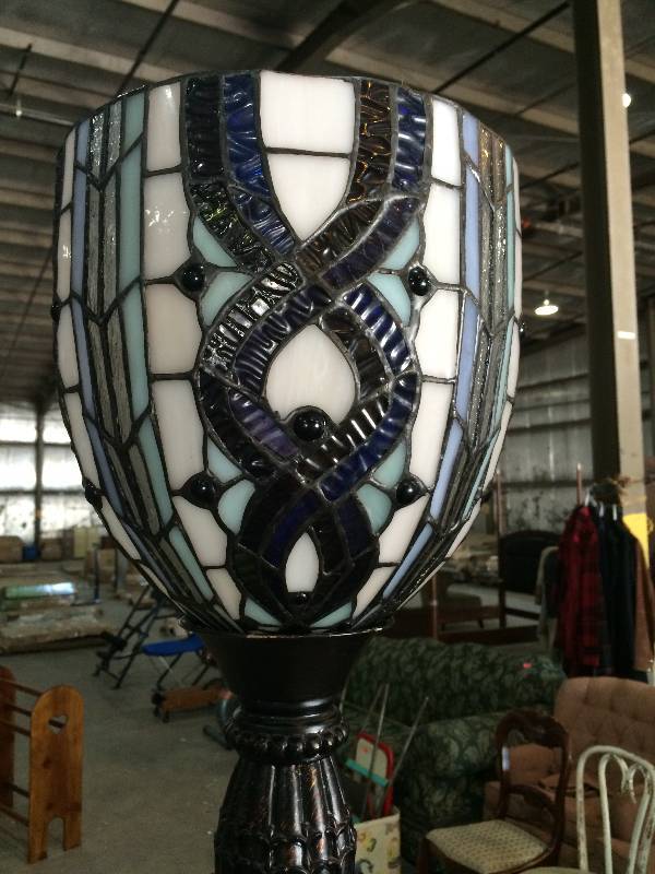 lot 269 image: Amazing High End Stained Glass Lamp
