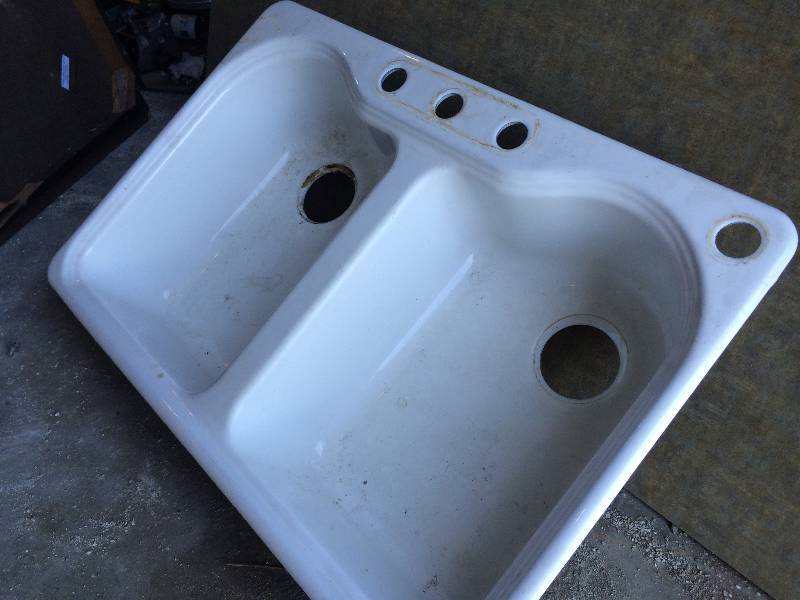 lot 273 image: Kohler Cast Iron Sink