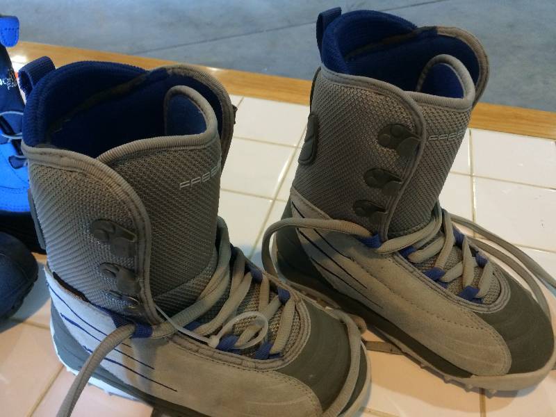 lot 274 image: Burton Snow board Boots