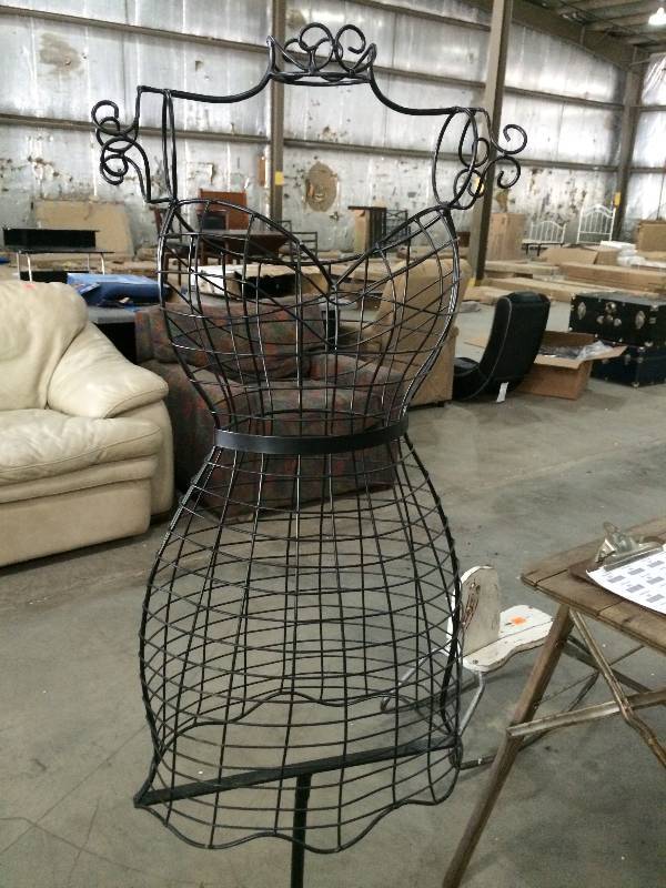 lot 277 image: Decorative Wire Dress Form