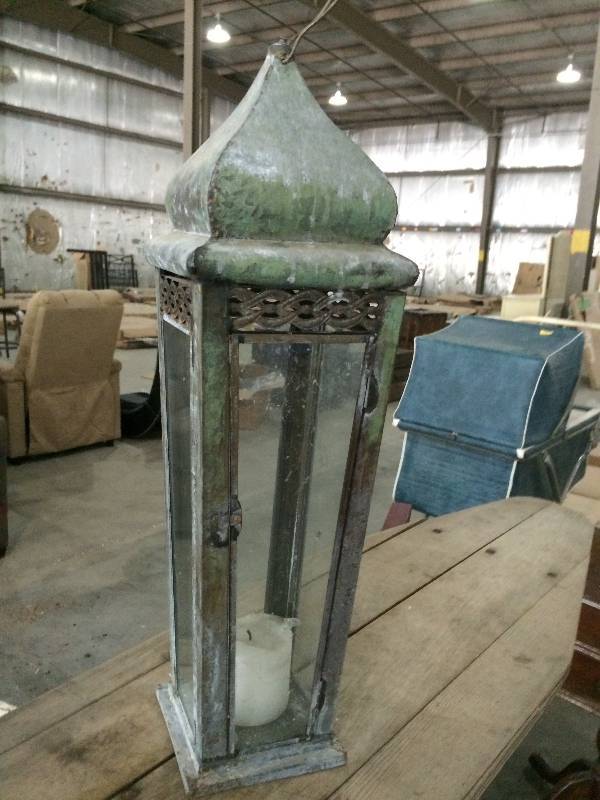 lot 280 image: Outdoor Hanging Candle Holder