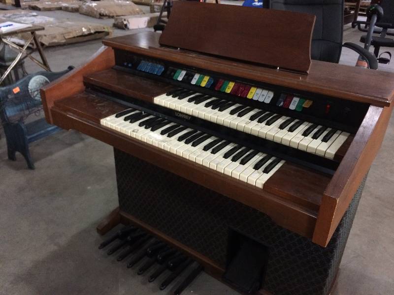 lot 287 image: Lowery Organ