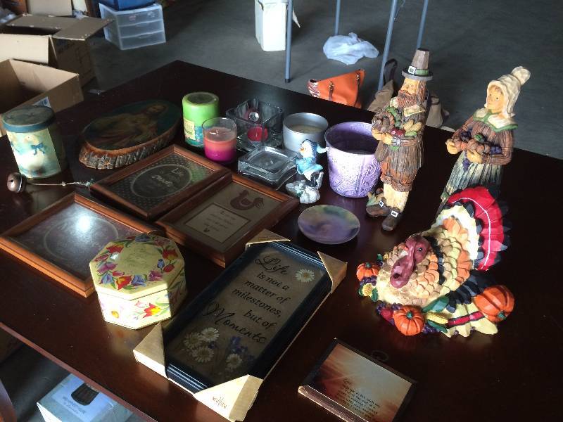 lot 312 image: Varity Lot of Home Dcor Items