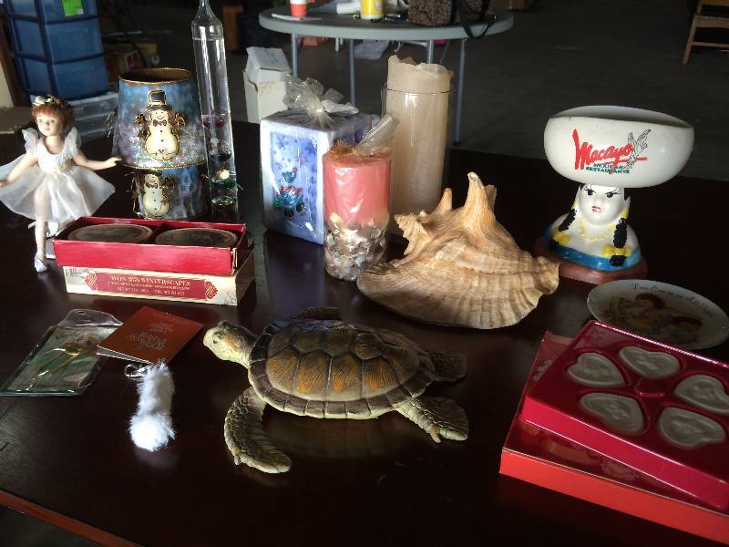lot 313 image: Miscellaneous Group of Items Incloding a Galileo Thermometer