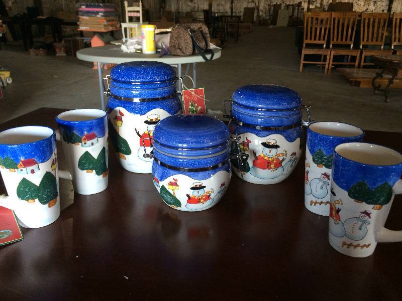 lot 332 image: Snowman Cup and Canister Set
