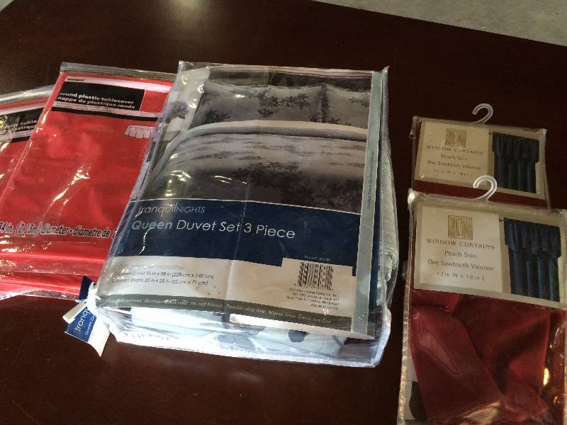 lot 338 image: Window Curtins and a Duvet Set All New in Packages