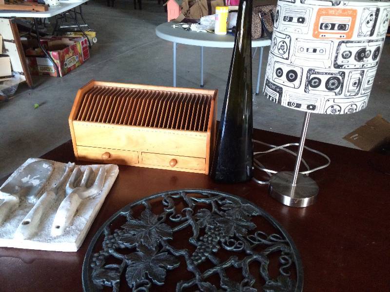 lot 346 image: Nice Lot of Home Dcor Items