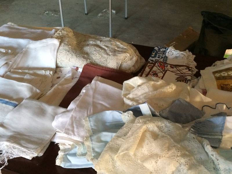 lot 350 image: Vintage Linens