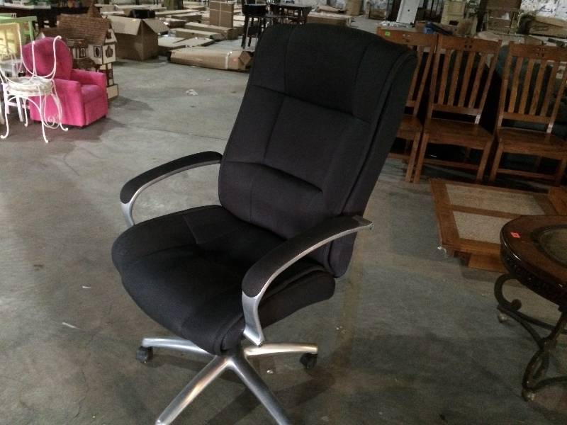 lot 355 image: Very Nice Rolling Office Chair