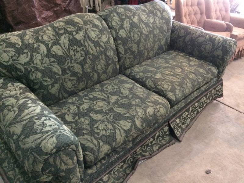 lot 46 image: Comfy Sofa