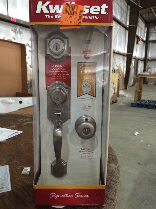 lot 20 image: New In Box Kwikset Entry Handleset