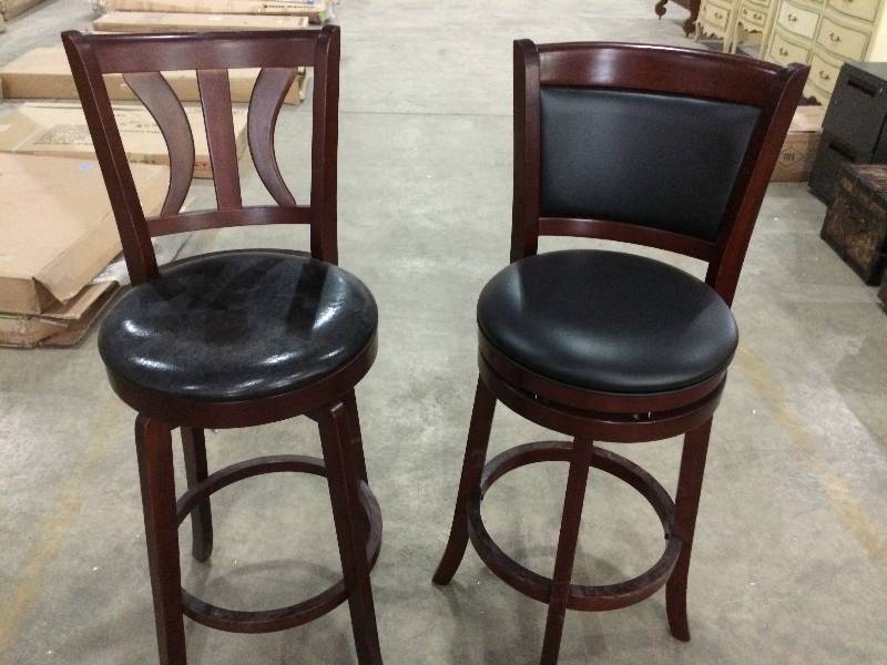 lot 39 image: Pair of 29 bar Stools