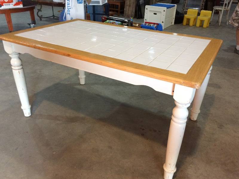 lot 54 image: Farm House Table