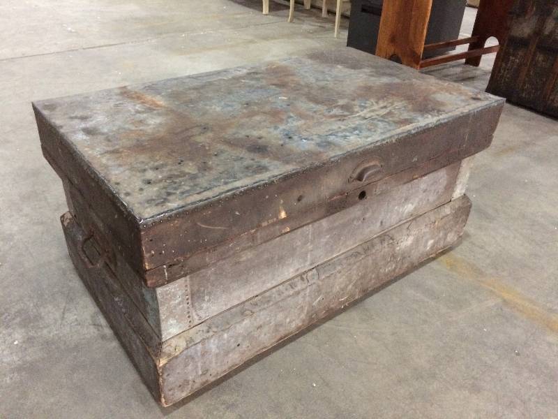 lot 60 image: Antique Carpenters Box