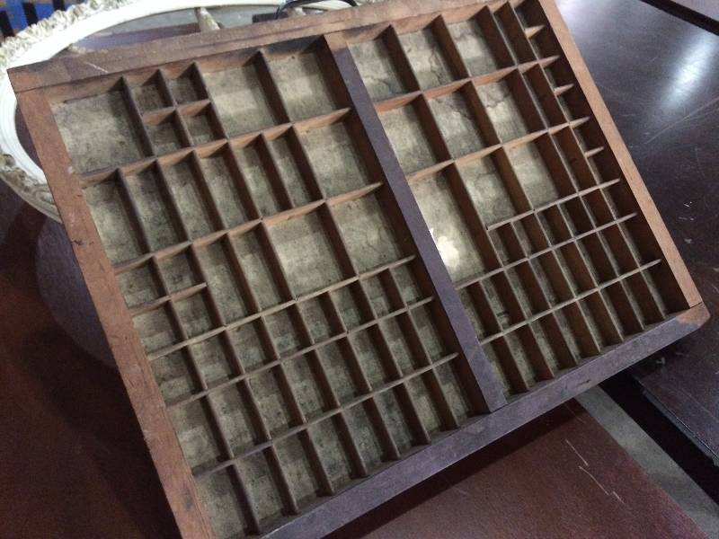 lot 67 image: Vintage Printers Tray