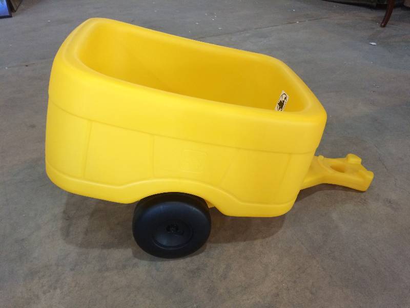 lot 84 image: Childs Plastic Wagon