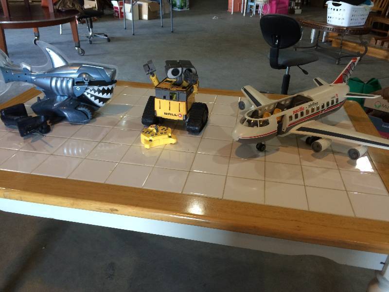 lot 87 image: Two Remote Control Toys, and a Large Airplane