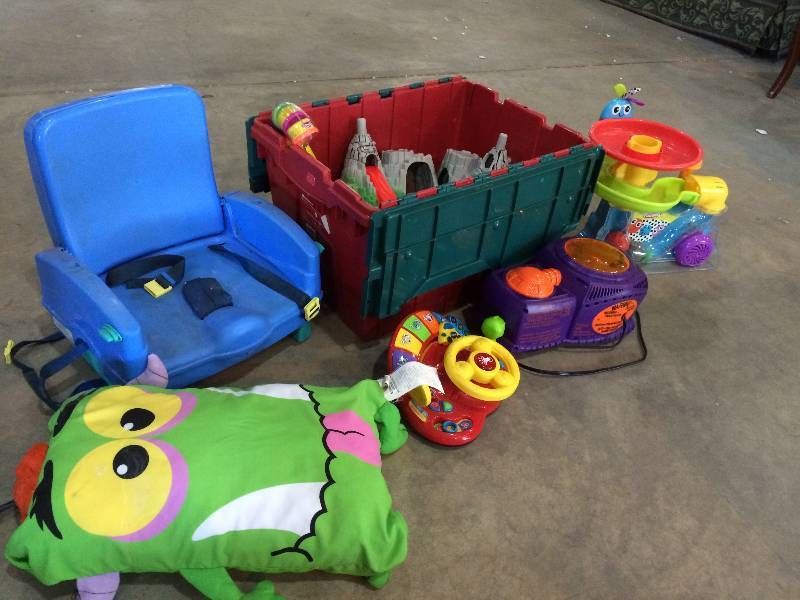 lot 89 image: Childrens Toys