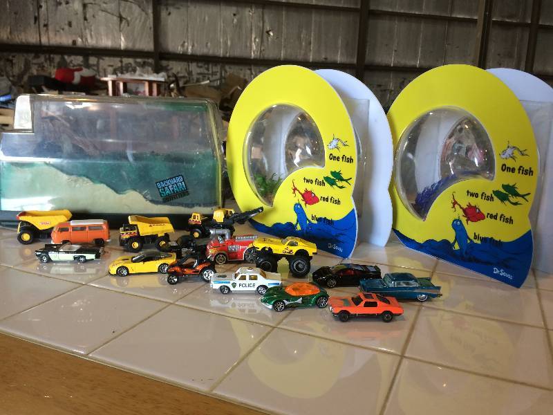 lot 91 image: Two New Starter Fish Bowls, Mini  Die cast Toys and a Backyard Safari
