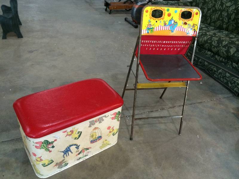 lot 97 image: Vintage Toy Box and Chalk Board