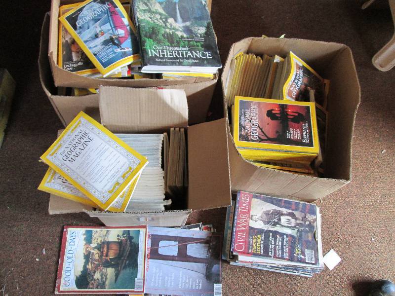 Large lot of National Geographic ma...