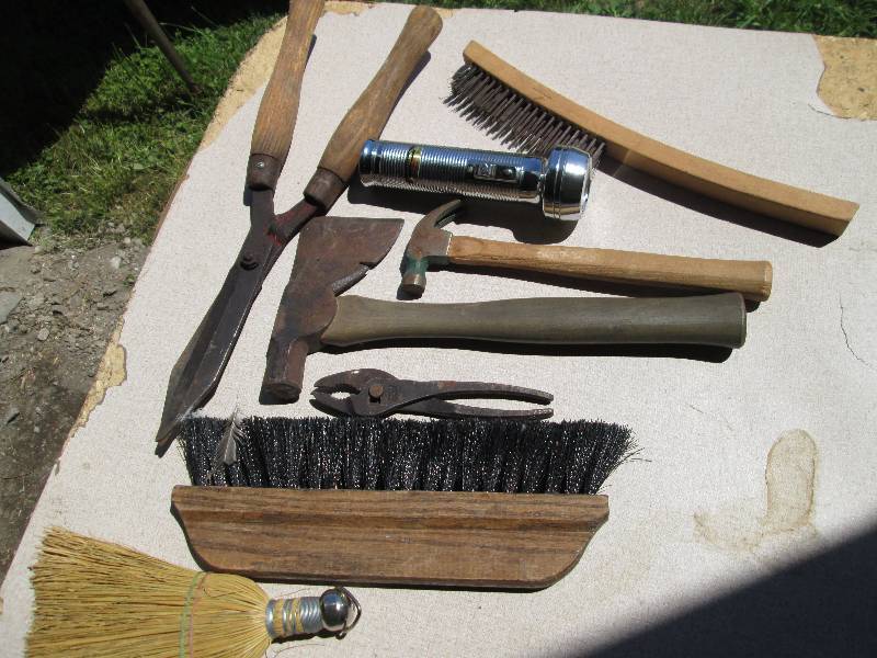 Lot of assorted tools and brushes...