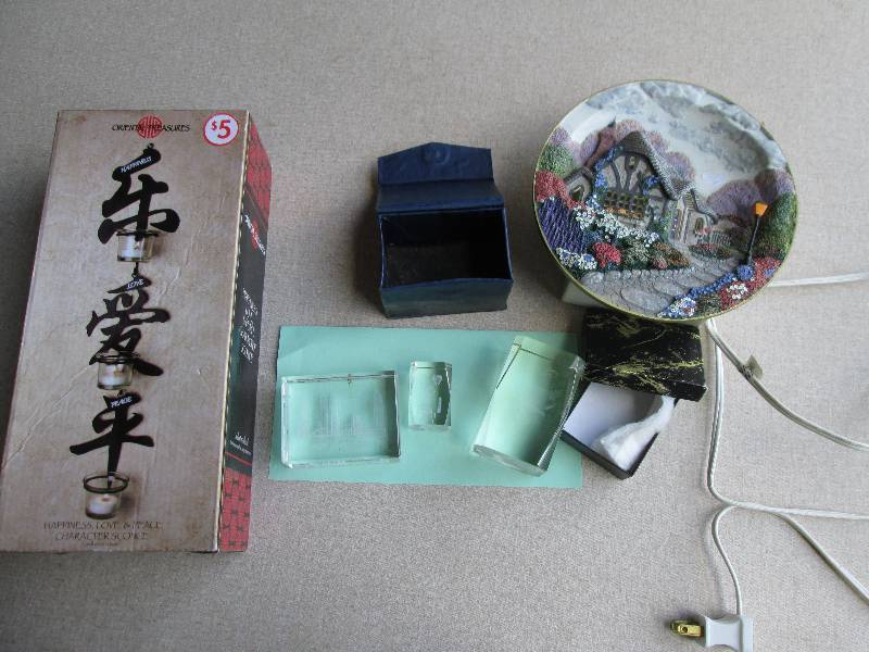 Lot of decorative etched glass and ...