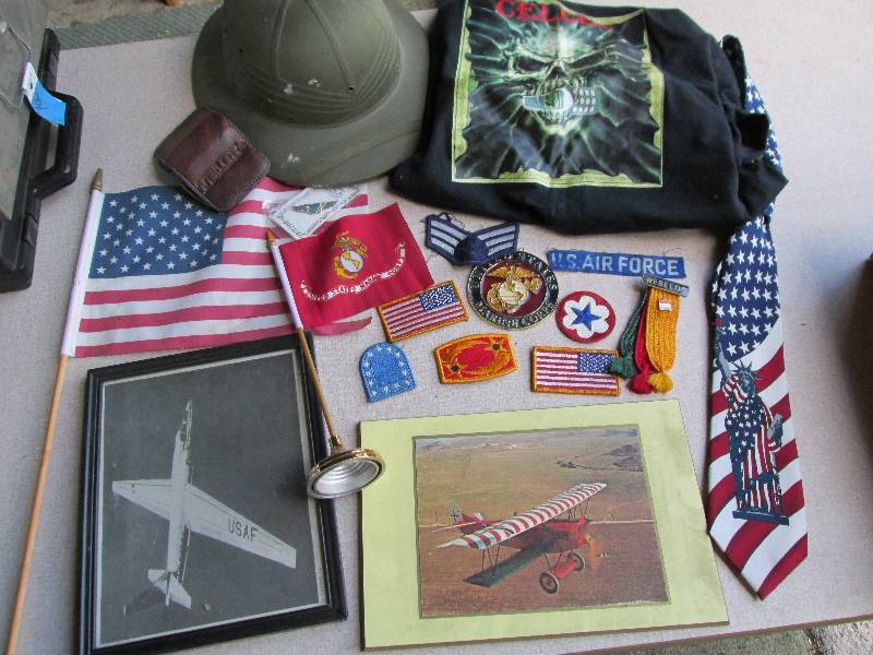 Lot of military items, statue of li...