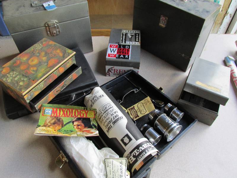 Travelbar in a case, and other asso...