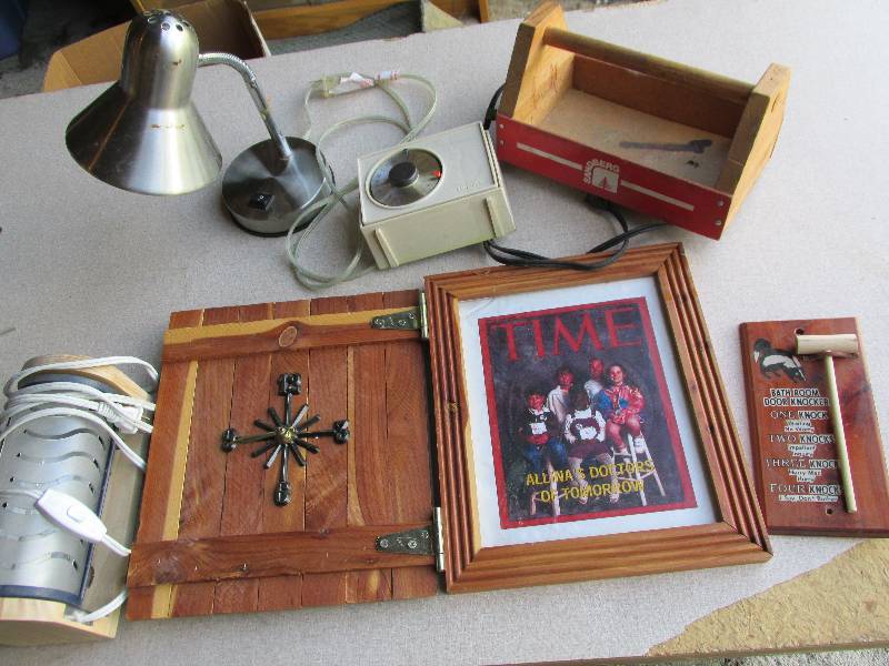Lot of assorted household dcor an...