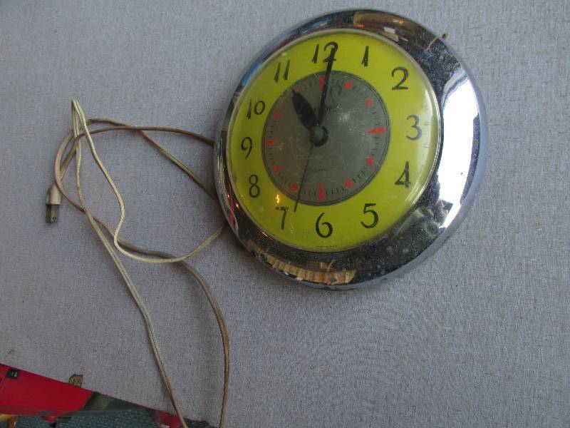 Vintage clock, electric...