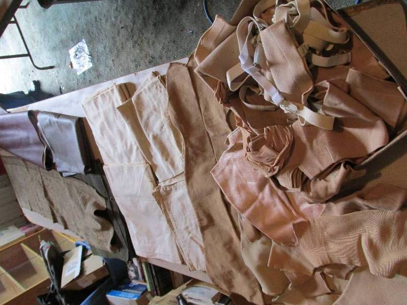 Lot of cloth vinyl and vintage leg ...