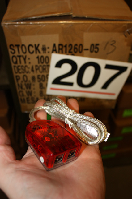 lot 207 image: USB Hubs