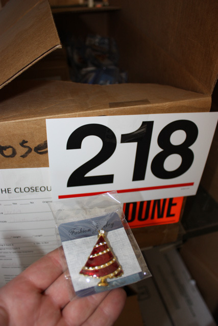 lot 218 image: Christmas Tree Pin