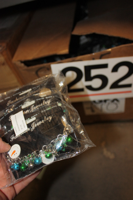 lot 252 image: Charm Bracelet