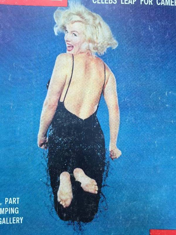 Highly collectible November 9, 1959 Life magazine featuring Marilyn Monroe