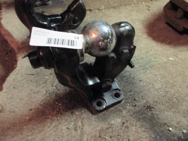 Bolt on pintle hitch