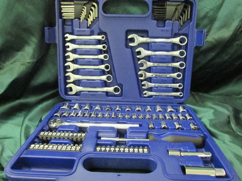 lot 15 image: Ultra-tough ultra steel 113 Piece 1...