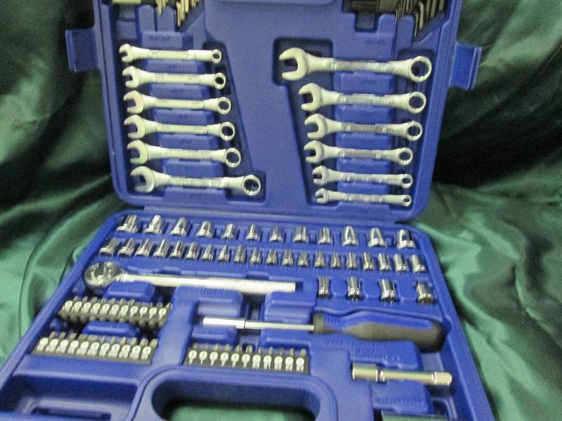 lot 17 image: Ultra-tough ultra steel 113 Piece 1...