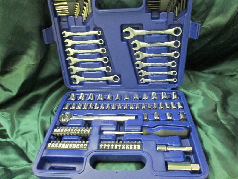 lot 18 image: Ultra-tough ultra steel 113 Piece 1...